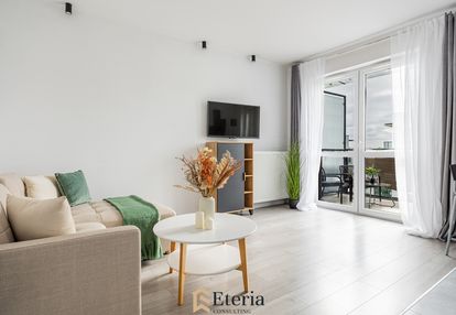 Ostatanie piętro-duży balkon-siłownia-parking-przestrzeń