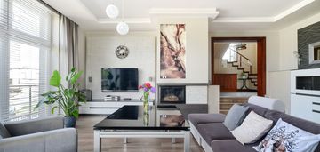 Dom wolnostojący z warsztatem w gdyni.