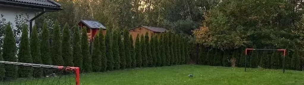 Dom wolnostojący wśród zieleni, Tęczowa