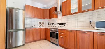 Trzy niezależne pokoje na osiedlu architektów