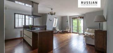 Sopocka oaza – dwupoziomowy apartament przy plaży