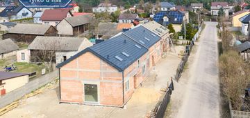 Dom w zabudowie szeregowej w świetnej okolicy