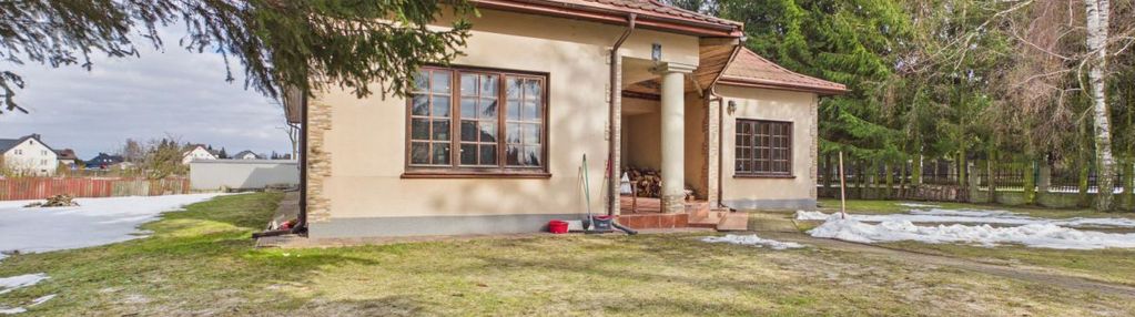 Bungalow na dużej działce, blisko centrum