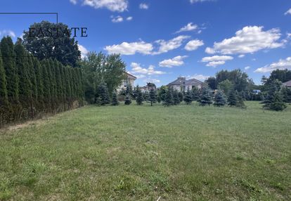 Dojazd drogą asfaltową, media, mieszkaniowa