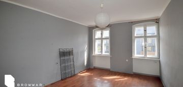 Stare miasto - poddasze w klimatycznej kamienicy