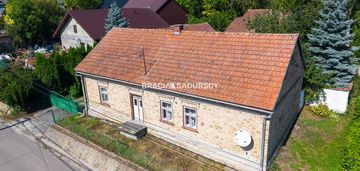 Wiejski dom z zabudowaniami w błogocicach