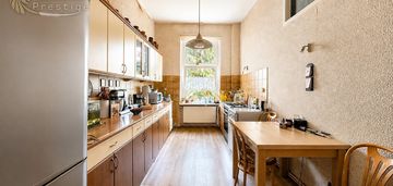 Przestronne 3 pokoje w kamienicy – 98,98 m²