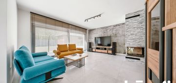 Dom z garażem i ogrodem