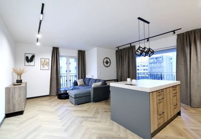 Dwa pokoje w apartamentowcu, 10 min od kolejki