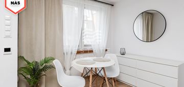 Kawalerka z ogródkiem i miejscem parkingowym stogi