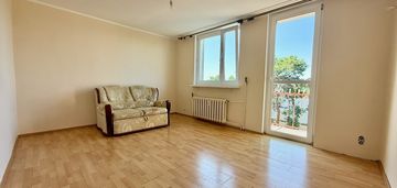 3 pokojowe mieszkanie, oddzielna kuchnia, balkon