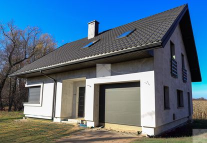 Nowoczesny dom w stanie surowym zamkniętym