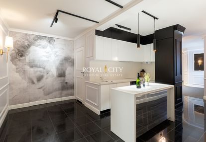 3 pokojowy apartament w kamienicy na grójeckiej.