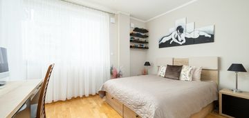 2 pok. na skoroszach -duży balkon -południe -garaż