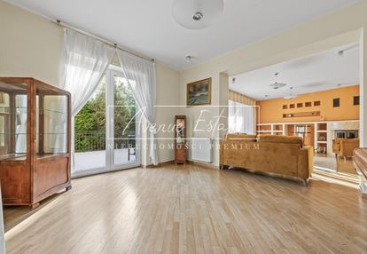 Dom z pięknym ogrodem w pożądanej lokalizacji