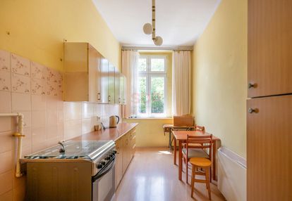 Klimatyczne mieszkanie na zielonych partynicach