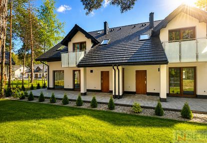 Nowoczesne domy bliźniacze z garażem i ogrodem