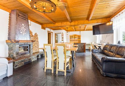 Widokowy dom w czarnej górze