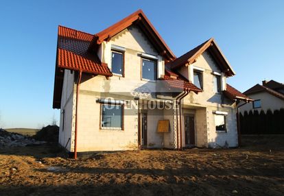 Nowoczesny dom w zabudowie bliźniaczej z rynku pie