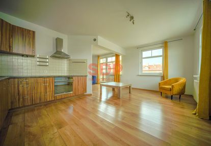 Komfortowe 2 pokoje na partynicach. duży balkon, winda z poziomu zero