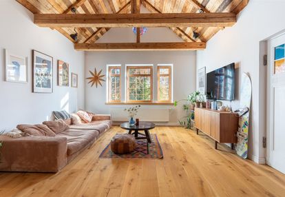 Dwupoziomowe mieszkanie wykończone z klasą i klima