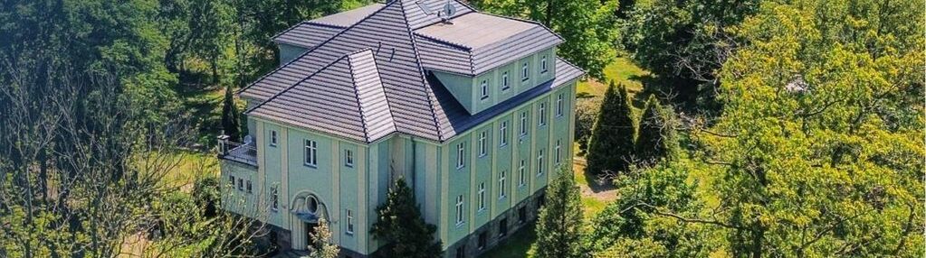 Na sprzedaż stylowa willa z bardzo dużą działką !