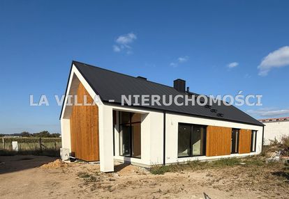 Wolnostojacy dabcze, blisko zalewu i lasu