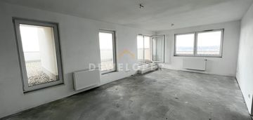 Taras 47m2 i balkon 18m2