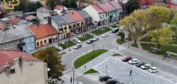 Kamienica w słomnikach