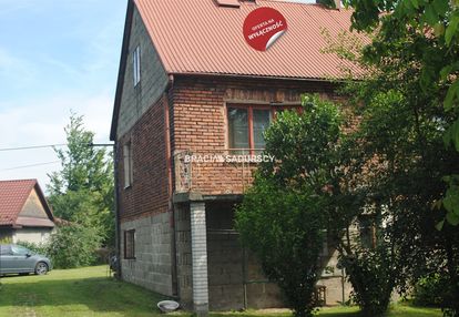 Budynek z lat 70-tych w targowisku gm.kłaj