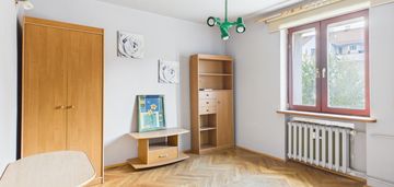 Mieszkanie na pierwszym piętrze blisko centrum