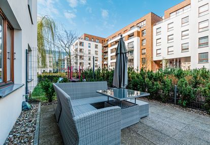 Kawalerka na garnizonie z ogródkiem i halą garażow