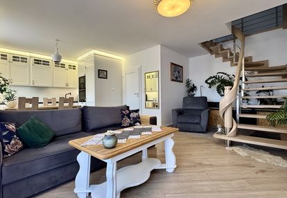 Dwupoziomowe mieszkanie/garaż podziemny/garderoba