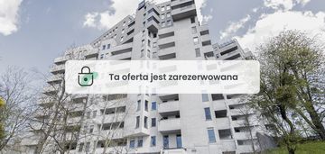 Na sprzedaż 3-pokojowy apartament z balkonem.