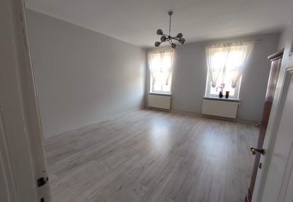 Przestronne i zadbane mieszkanie w centrum