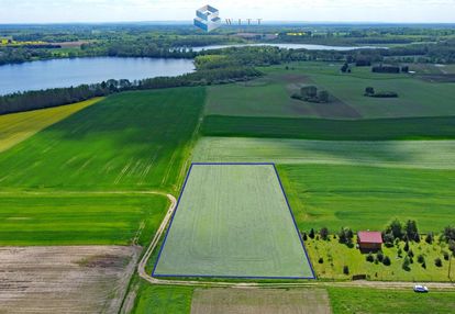 Uzbrojone działki z widokiem na jezioro.