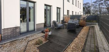 Przestrzenne mieszkanie z garderobą i ogródkiem!