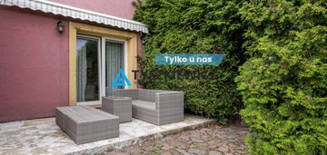 Dom z dwoma lokalami i osobnymi wejściami