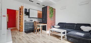Dwa pokoje, balkon, miejsce parkingowe. gocław.