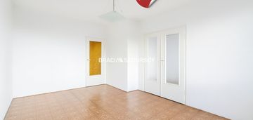 3 pokoje 4 piętro balkon przestronne jasne