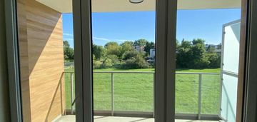 Apartament na ostatnim piętrze z widokiem na łąkę.