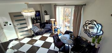 Segment 119m2 z ogródkiem i garażem.