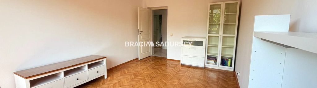 Trzypokojowe m z oddzielną kuchnią blisko centrum