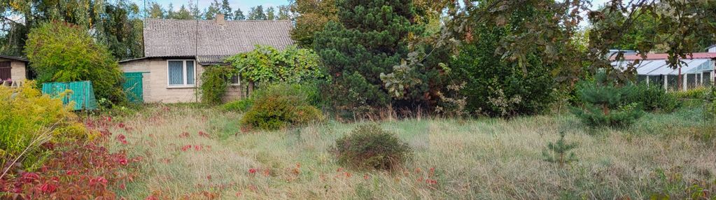 Działka z budynkiem w spokojnej okolicy