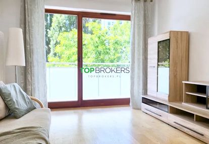 Jasne 2 pokoje z oddzielną kuchnią, jest kw