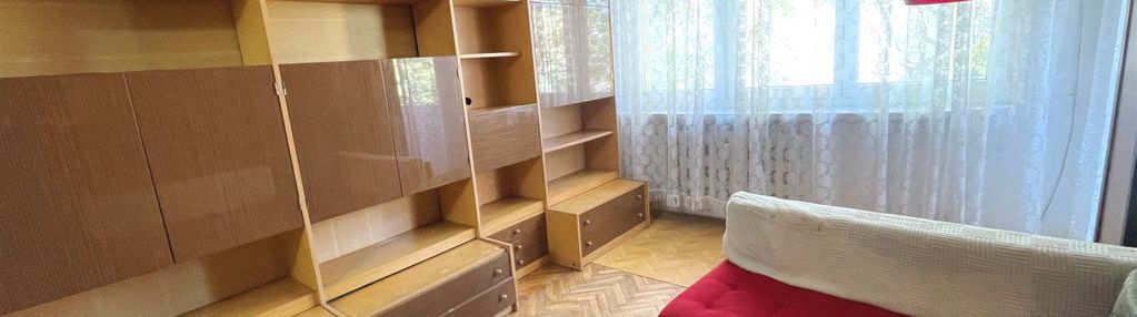 Do sprzedania nieduże mieszkanie z balkonem.