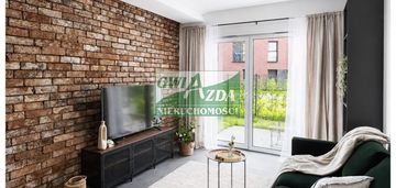 Nowy apartament z ogródkiem i parkingiem – reden,