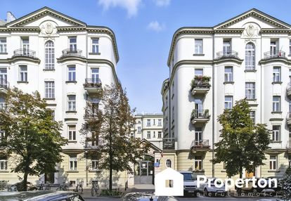 Apartament w zabytkowej kamienicy na powiślu