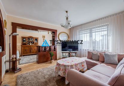 Dom wraz z budynkami gospodarczymi w łęgowie