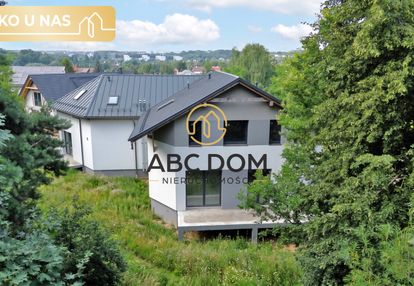 Wyjątkowy dom pod lasem z prywatną halą garażową